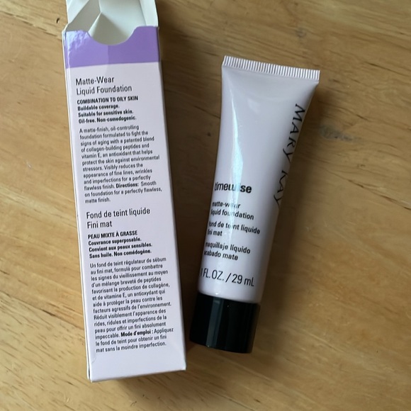 Mary Kay TimeWise Luminous-Wear Liquid Foundation for Normal/Dry Skin Ivory 6 - Picture 8 of 8